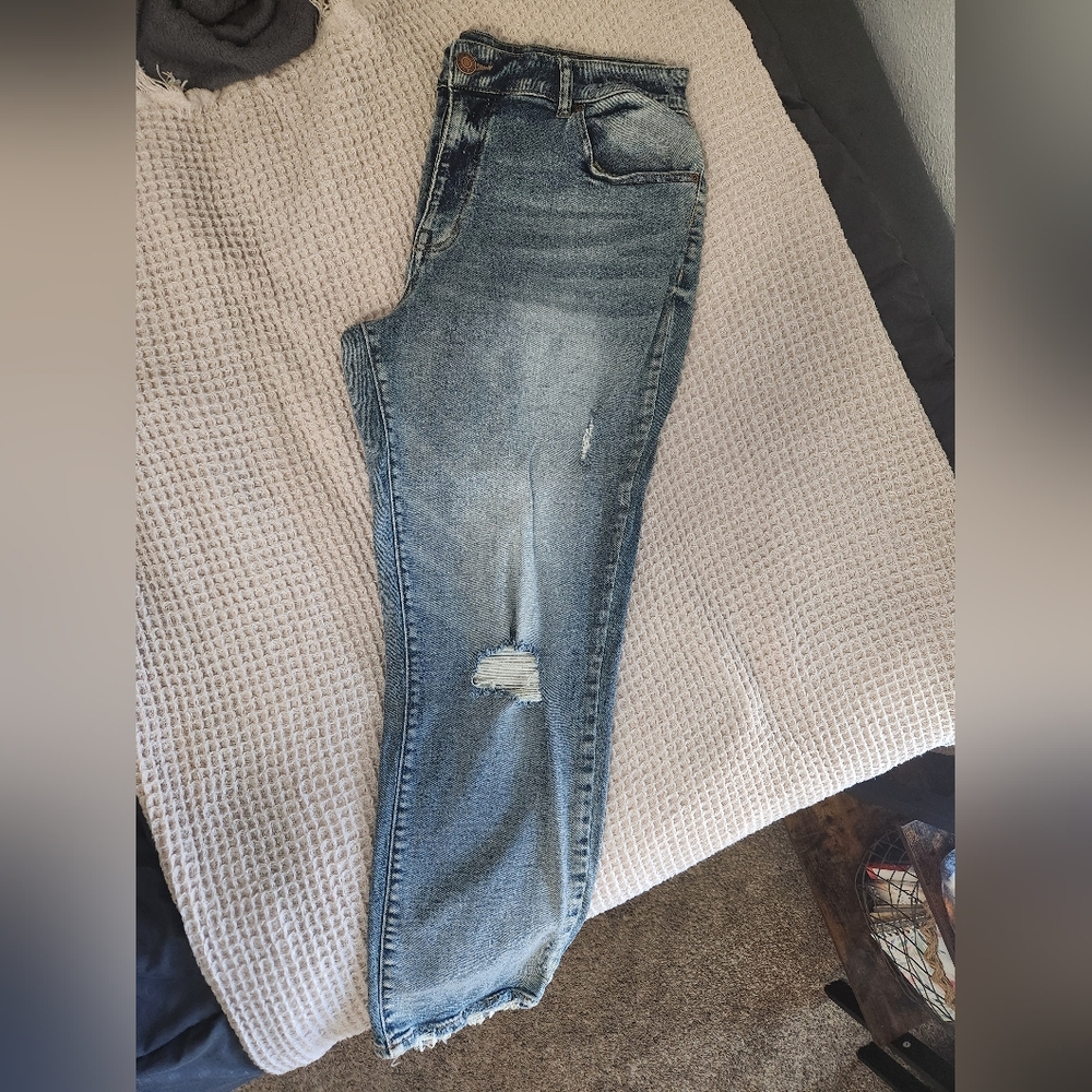 Maurices women's destruction jean